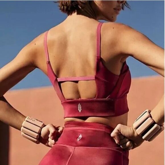 FREE PEOPLE Beat The Heat Reversible Sports Bra Wild Raspberry Fig Size Small - Picture 3 of 7